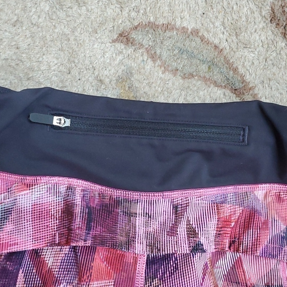 Lululemon speed up 2.5" shorts - Picture 6 of 8